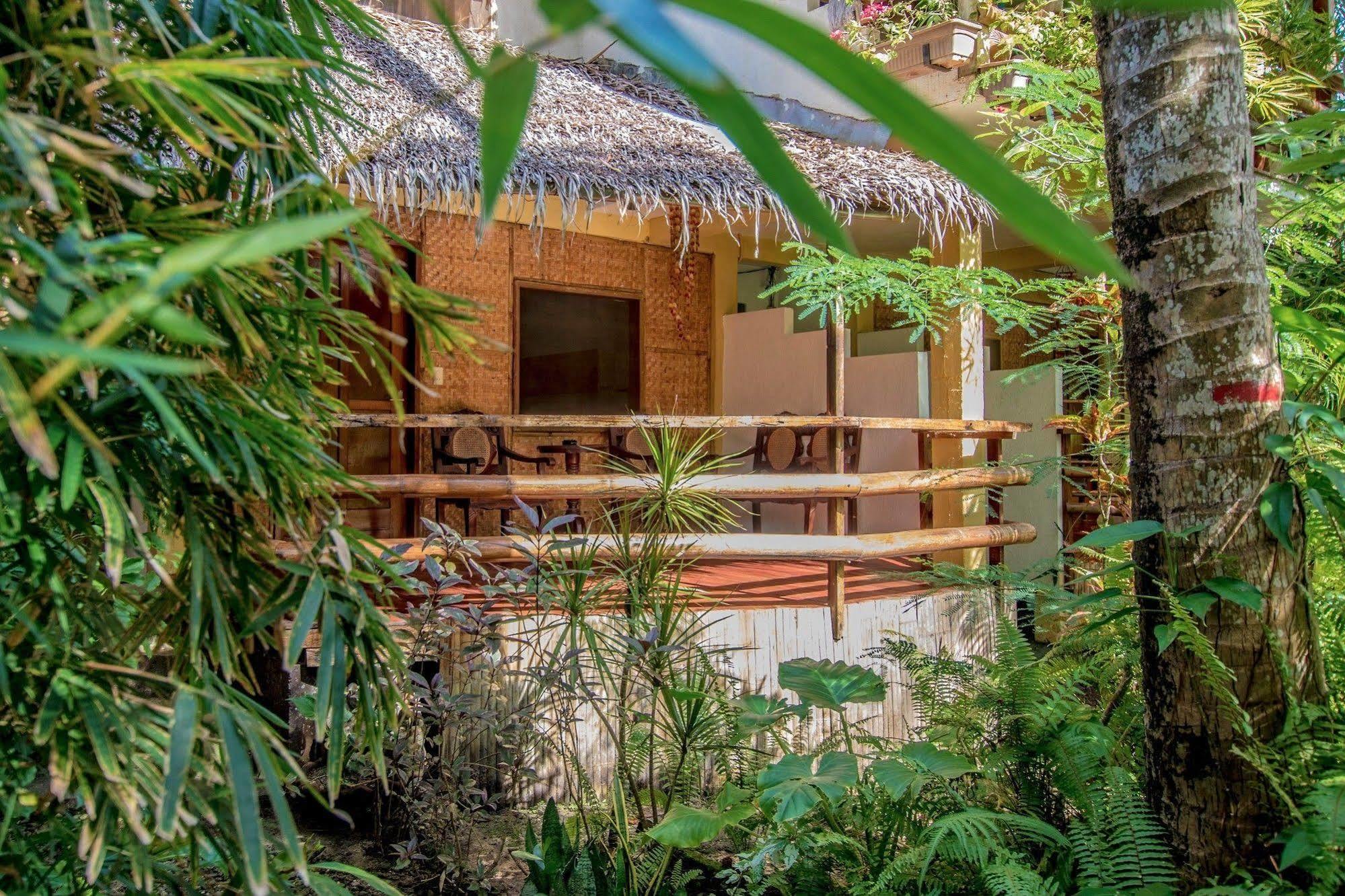 Bamboo Bungalows Resthouse Balabag  Exterior foto