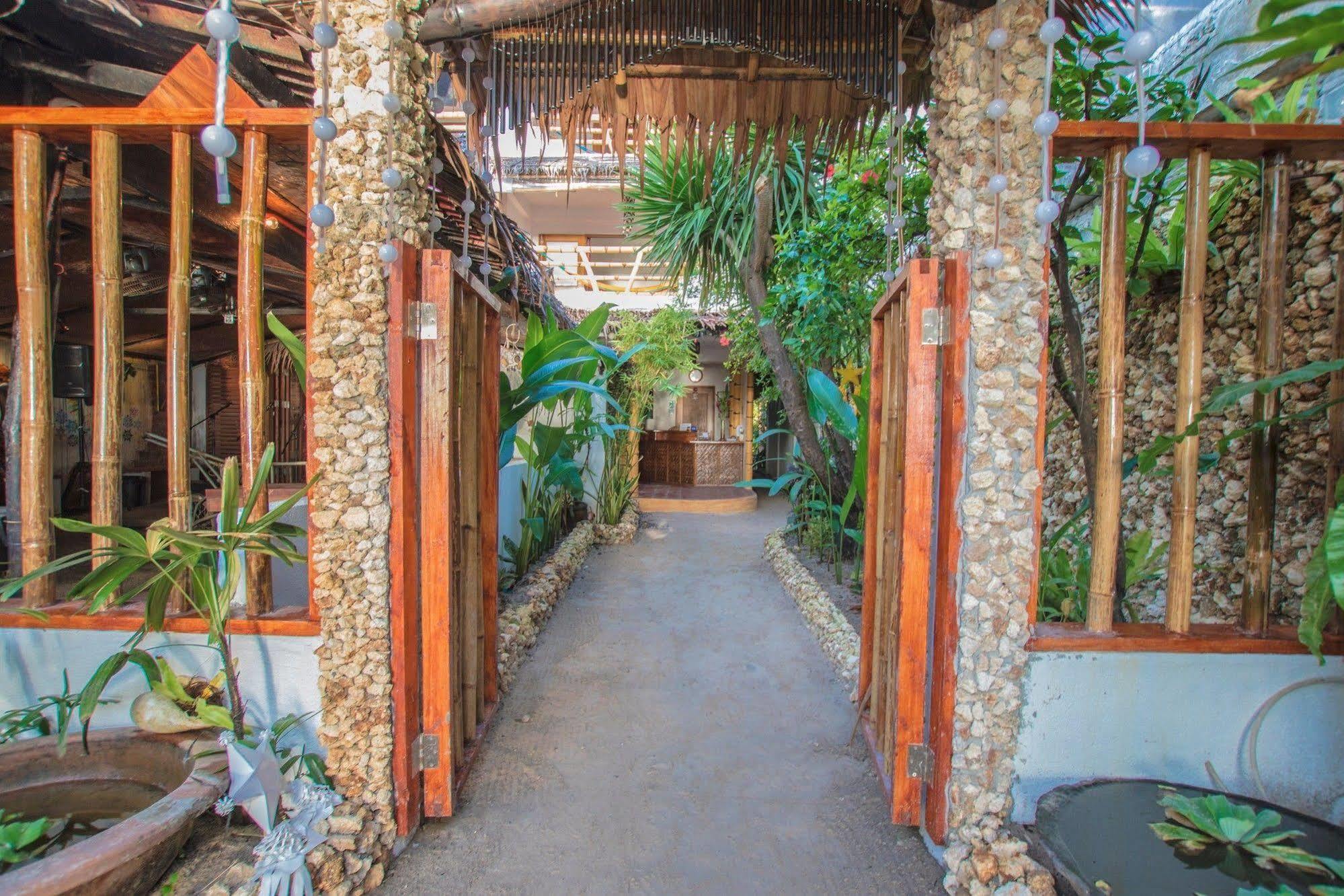 Bamboo Bungalows Resthouse Balabag  Exterior foto