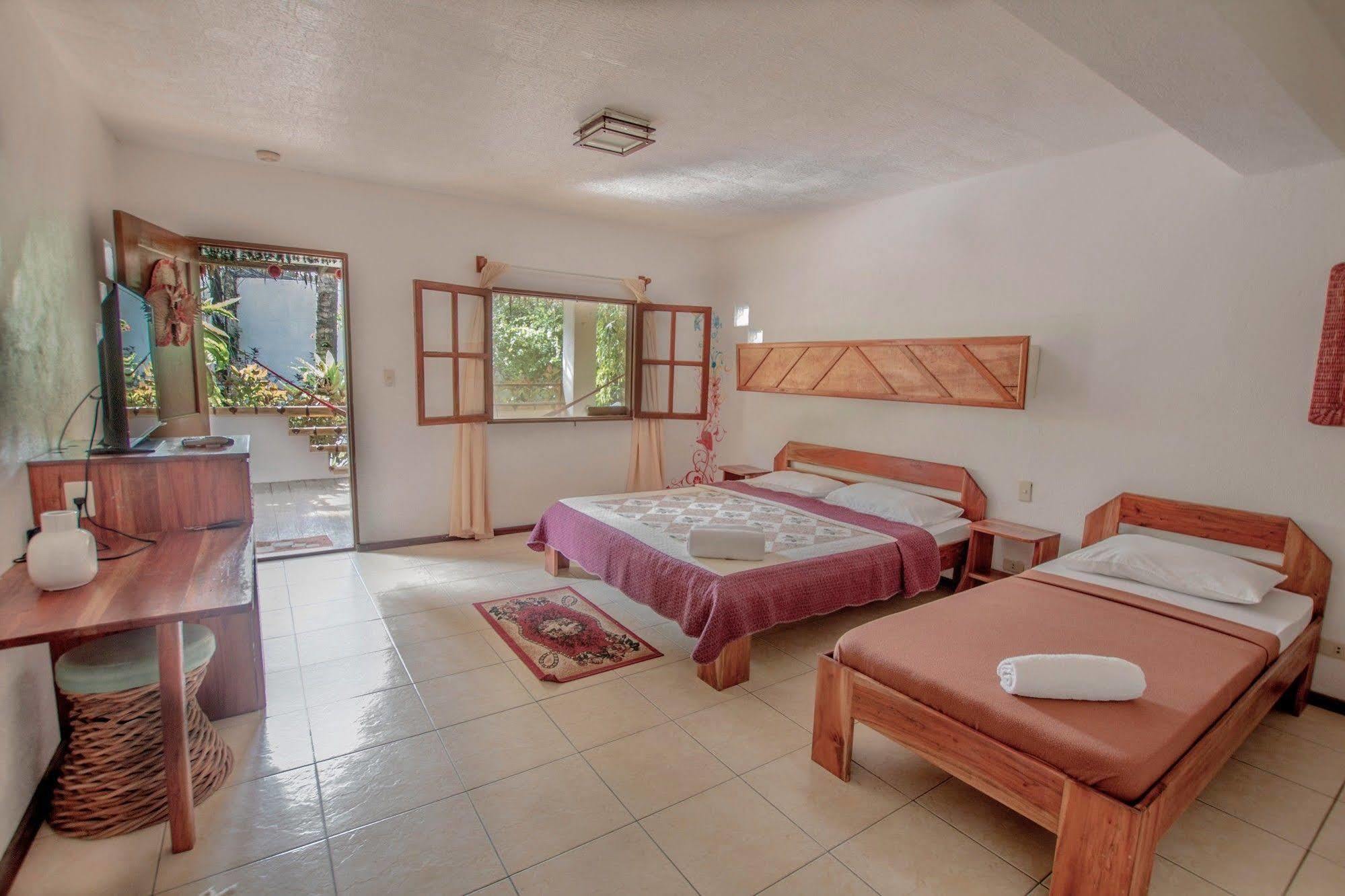Bamboo Bungalows Resthouse Balabag  Exterior foto