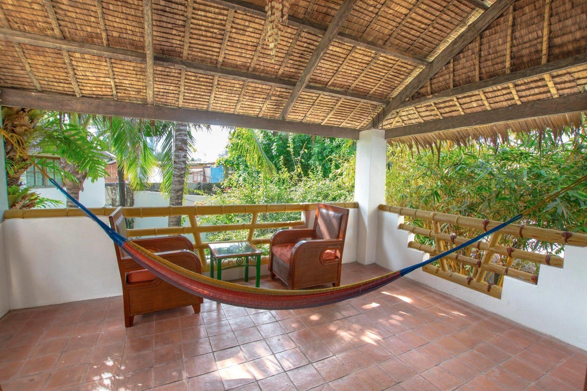 Bamboo Bungalows Resthouse Balabag  Exterior foto
