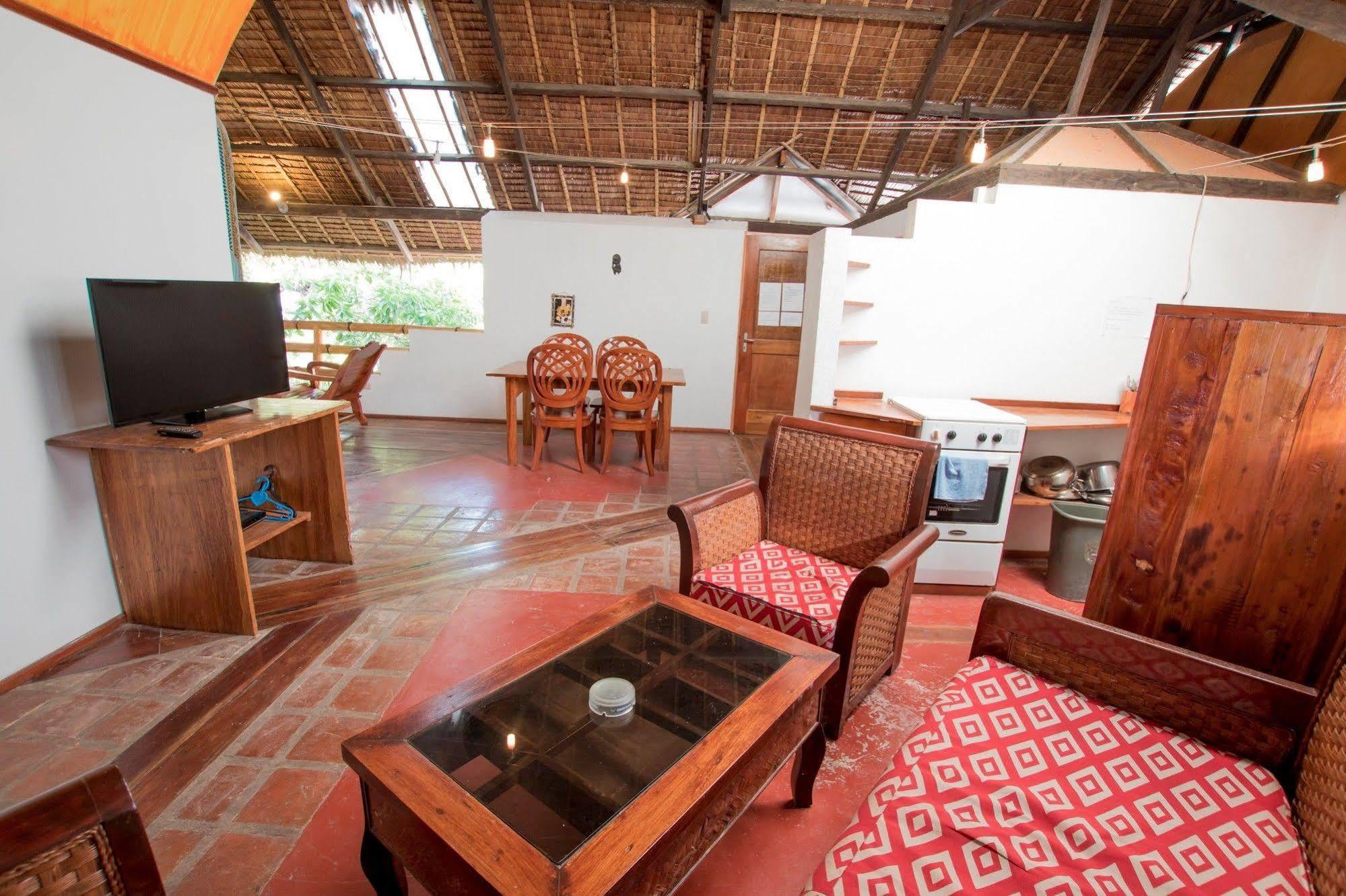 Bamboo Bungalows Resthouse Balabag  Exterior foto